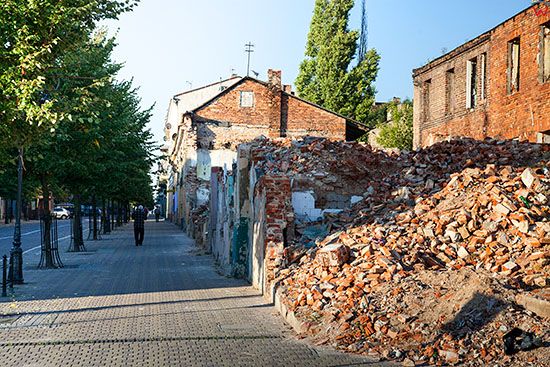 Wloclawek, zburzona kamienica na rogu ulicy Tumskiej i 3 Maja. EU, PL, Kujawsko - Pomorskie.