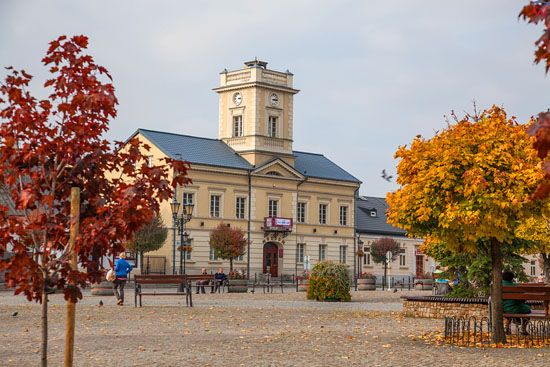 Kutno, Plac Marszalka Jozefa Pilsudskiego z Muzeum Regionalnym. EU, PL, Lodzkie.