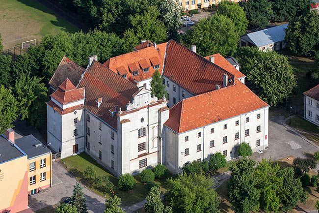 Lowicz, dawny kosciol Bartlomieja i Klasztor Bernardynow. EU, PL, Lodzkie. Lotnicze.