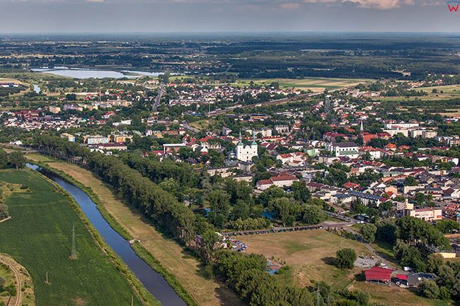 Lowicz, panorama mista od strony NW. EU, PL, Lodzkie. Lotnicze.