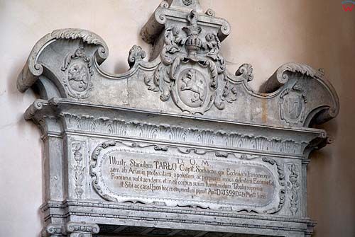 Korona nagrobka Stanisława i Barbary Tarłów w kościele w Janowcu