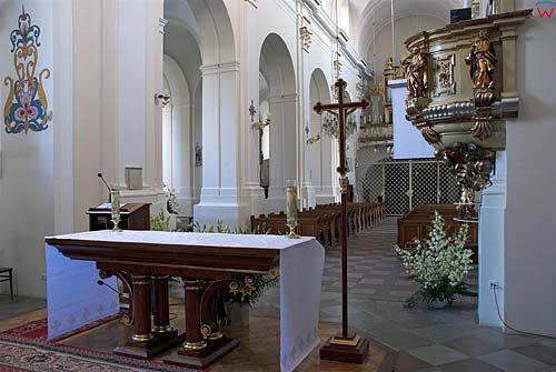 Wnętrze kościoła Świętego Krzyża w Końskowoli.