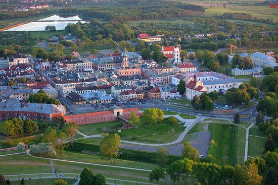 Zamosc - panorama na miasto od strony NE. EU, PL, Lubelskie. LOTNICZE.