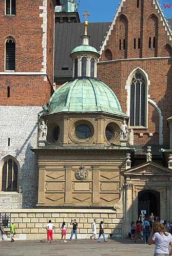 Krakow. Kopuly Katedry na Wawelu