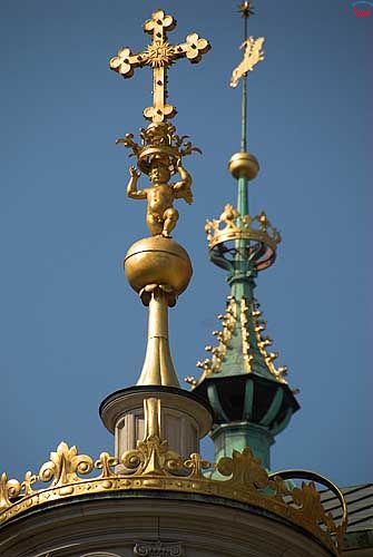 Krakow. Krzyz na katedrze na Wawelu.