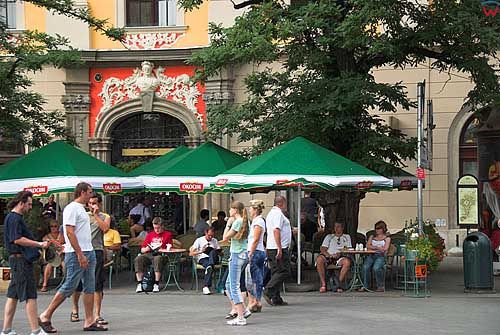 Krakow. Kawiarnie na rynku.