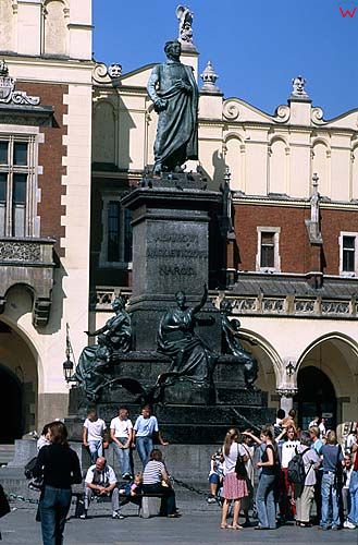 Kraków, pomnik A. Mickiewicza na rynku