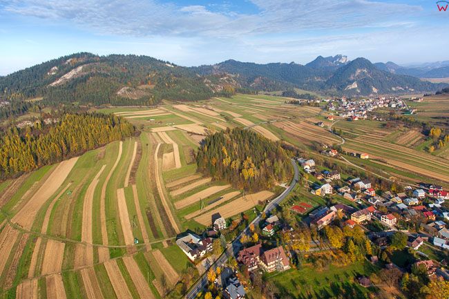 Sromowce Wyzne, panorama na Pieniny. EU, PL, Malopolska. Lotnicze.