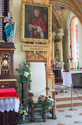 Fotel w kościele w Wadowicach na którym siedział Jan Paweł II