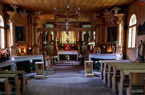 Zakopane. Wnętrze kościoła na Peksowym Brzysku