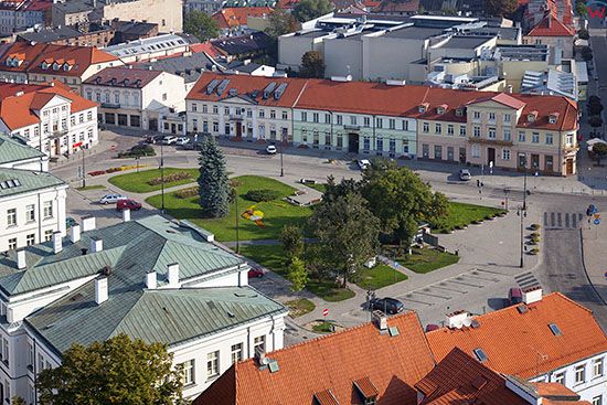 Plock, panorama na Plac Gabriela Narutowicza. EU, PL, Mazowieckie. Lotnicze.