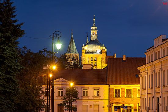 Plock, Stare miasto w wieczorowej luminacji. EU, PL, Mazowieckie.