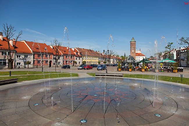 Pultusk, fontanna na rynku miejskim. EU, Pl, Mazowieckie.