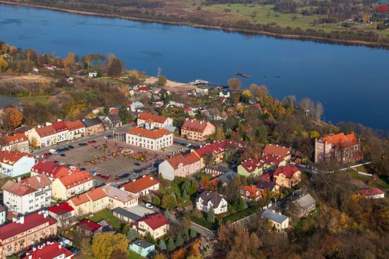Serock, panorama miasta na tle Zalewu Zegrzynskiego. EU, PL, Mazowieckie. LOTNICZE.