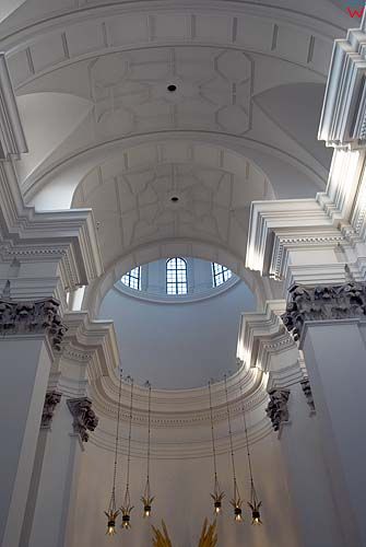 Wnętrze Klasztoru Jezuitów w Warszawie.