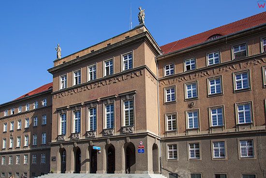Opole, budynek Komendy Wojewodzkiej Policji przy ul. Korfantego. EU, Pl, Opolskie.
