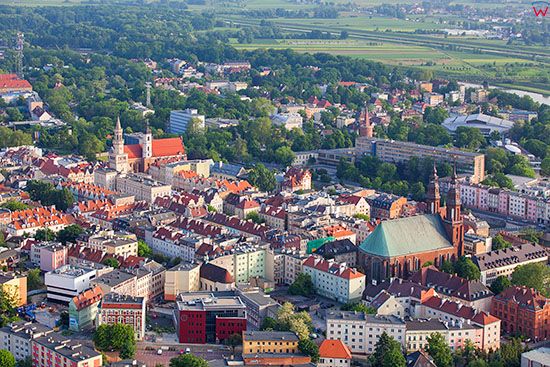 Opole, panorama na Stare Miasto. EU, Pl, Opolskie. Lotnicze.