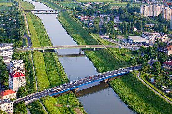 Opole, Mosty na Kanale Ulgi. EU, Pl, Opolskie. Lotnicze.
