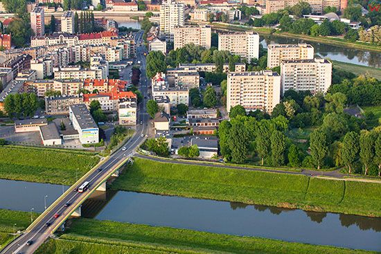 Opole, panorama na Srodmiescie przez Kanal Ulgi. EU, Pl, Opolskie. Lotnicze.