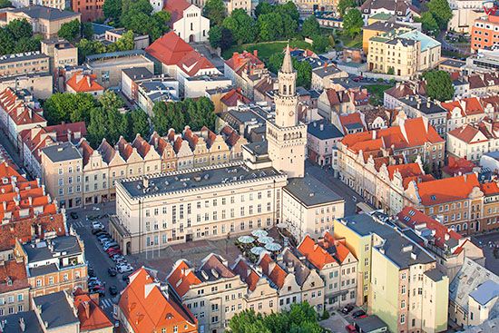 Opole, Stare Miasto z Ratuszem. EU, Pl, Opolskie. Lotnicze.