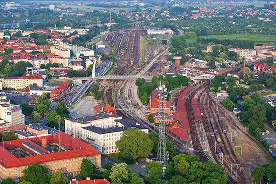 Opole, panorama na Dworzec PKP. EU, Pl, Opolskie. Lotnicze.