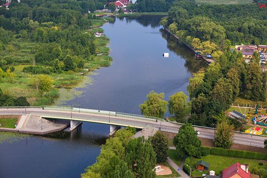 Augustow,  rzeka Netta w centrum miasta. EU, PL, Podlaskie. Lotnicze.