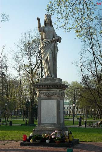 _W060260 figurka Matki Boskiej przy ul. Piłsudskiego w Suwałkach