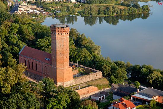 Lotnicze, EU, PL, Pomorskie. Baszta i ruiny zamku krzyzackiego w Czluchowie.