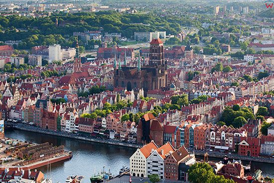 Gdansk, panorama na Glowne Miasto od strony E. EU, PL, Pomorskie. Lotnicze.