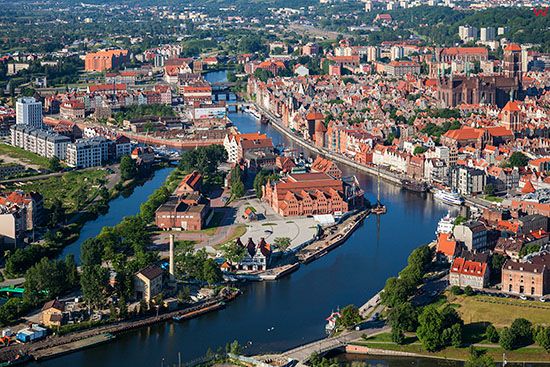 Gdansk, Glowne miasto, panorama przez Motlawe. EU, PL, Pomorskie. Lotnicze.