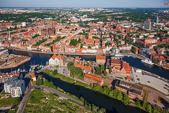Gdansk, panorama na Stare i Glowne Miasto od strony E. EU, PL, Pomorskie. Lotnicze.