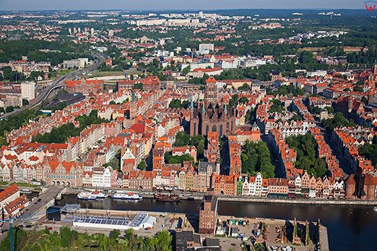 Gdansk, panorama na Glowne miasto od strony E. EU, PL, Pomorskie. Lotnicze.
