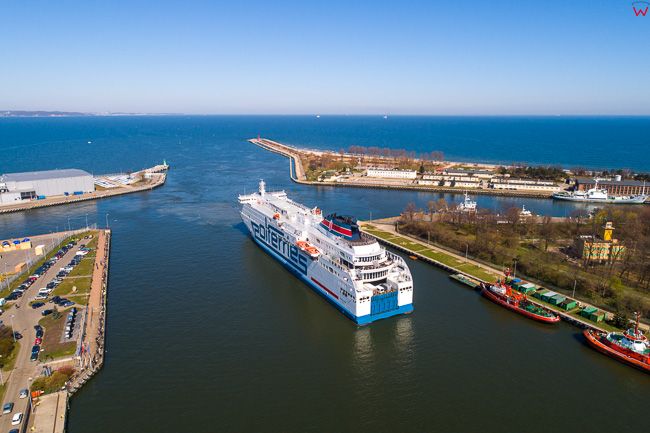 Gdansk, panorama miasta z lotu ptaka- Wejscie promu to portu. EU. PL,Pomorskie. Lotnicze.