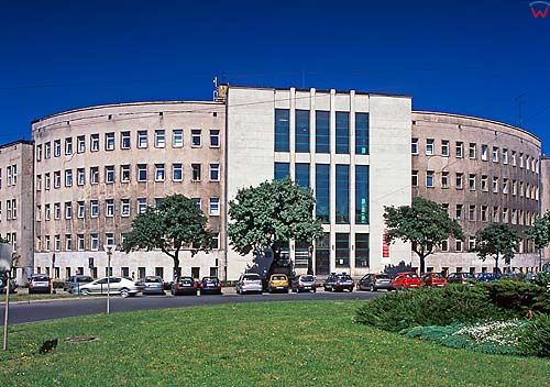 Modernistyczny budynek Sądu Rejonowego w Gdyni