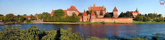 EU, PL, Pomorskie. Panoramiczne ujecie zamku w Malborku.