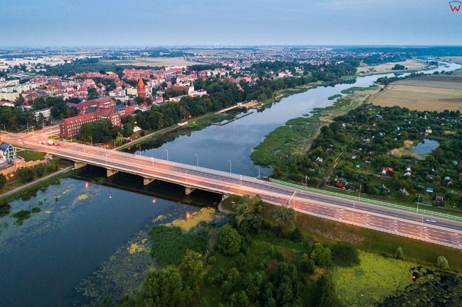 Malbork, most drogowy na Al. Rodla, nad rzeka Nogat. EU, PL, Pomorskie. Lotnicze.
