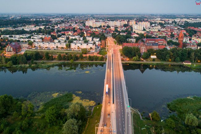 Malbork, most drogowy na Al. Rodla, nad rzeka Nogat. EU, PL, Pomorskie. Lotnicze.