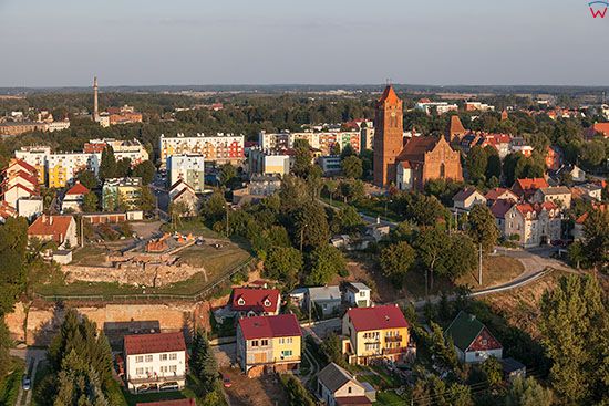 Prabuty, panorama na miasto od strony jeziora. EU, PL, Pomorskie. Lotnicze.