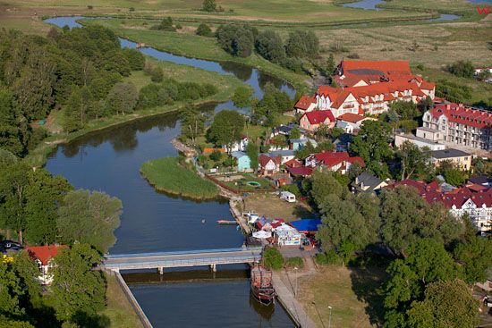 Rowy, most na rzece Lupawa. EU, PL, Pomorskie, Lotnicze.