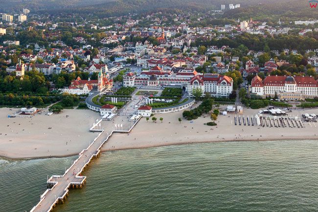Sopot, Molo i Grand Hotel. EU, PL, Pomorskie. Lotnicze.