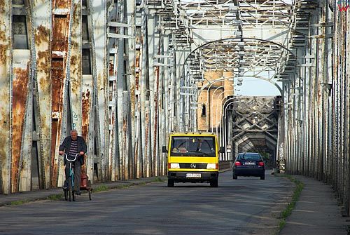 Pomorskie, Tczew. Zabytkowy most drogowy przez Wisle.