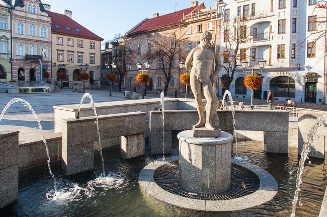 Bielsko - Biala, Fontanna z figura Neptuna na Rynku Staromiejskim. EU, PL, Slaskie.