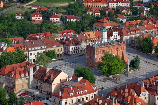 Sandomierz - Stare miasto z Ratuszem. EU, Pl, Swietokrzyskie. LOTNICZE.