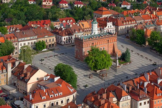 Sandomierz - Stare miasto z Ratuszem. EU, Pl, Swietokrzyskie. LOTNICZE.
