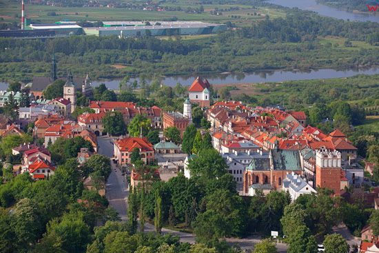 Sandomierz - panorama na miasto od strony N. EU, Pl, Swietokrzyskie. LOTNICZE.