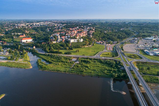 Sandomierz, panorama Sarego miasta przez Wsle. EU, PL, swietokrzyskie. Lotnicze.