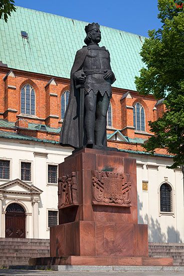 Gniezno, pomnk Boleslawa Chrobrego przed Katedra. EU, Pl, Wielkopolskie.