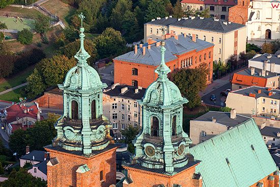Gniezno, Katedra-Bazylika Prymasowska. EU, Pl, Wielkopolskie. Lotnicze.