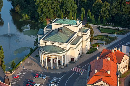 Kalisz, Villa Calisia dawniej PaĹ‚ac ĹšlubĂłw, obecnie Teatr im. Boguslawskiego. EU, Pl, Wielkopolskie. Lotnicze.