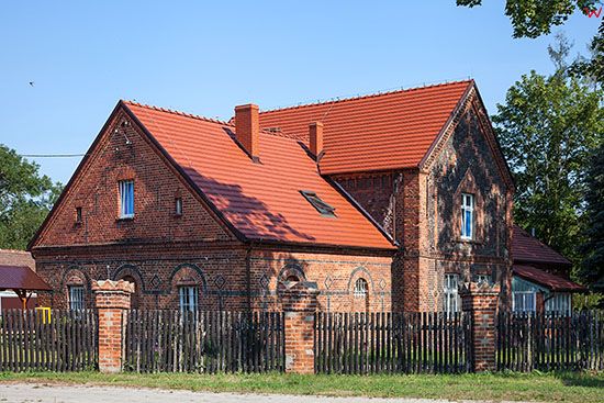 Lewkow, budynek parafialny. EU, Pl, Wielkopolskie.